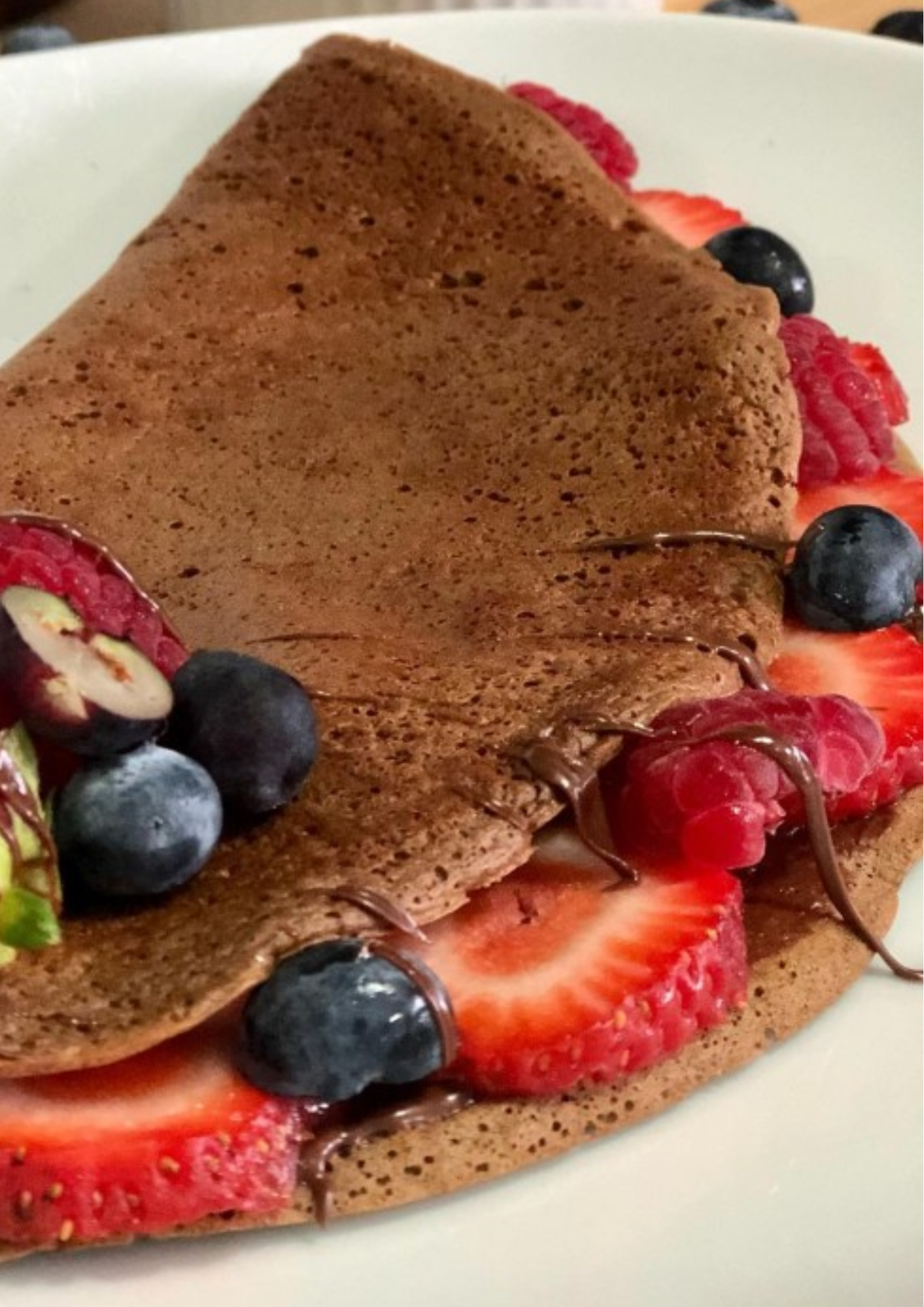 receita de panqueca de chocolate com morango