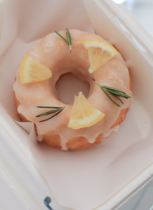 essa foto representa a receita do bolinho fit de limão